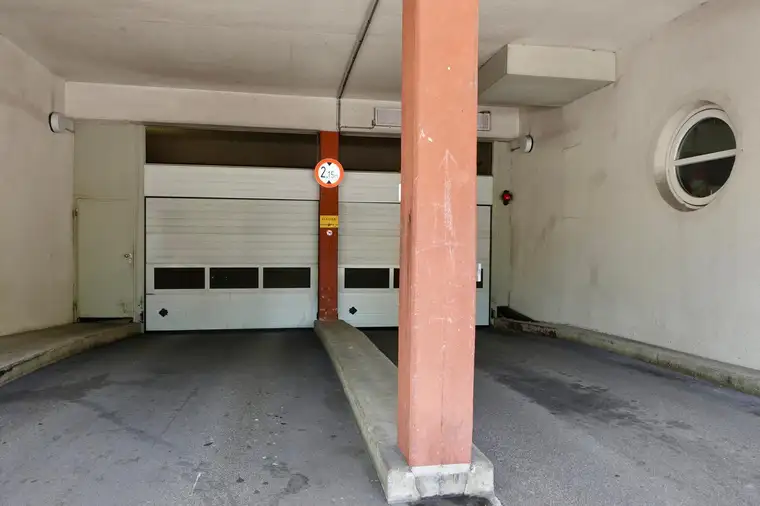 Tiefgaragenplatz I Technik