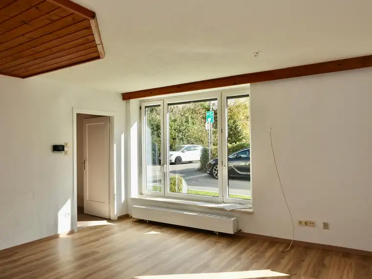 2 Zimmer I Sanierungsmaßnahmen im Gange BITTE NUR MAILANFRAGEN mit ausgefüllten Interessentenformular siehe Fotos 