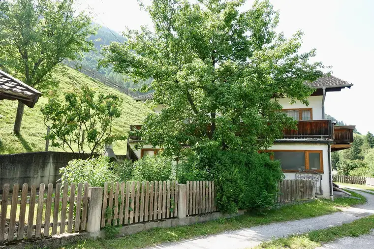 Einfamilienhaus I Bachnähe