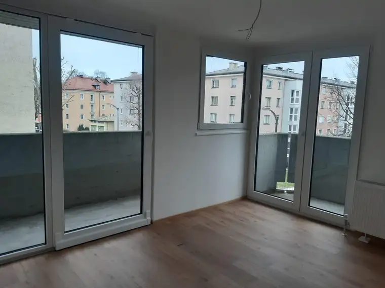 ** Abendsonne genießen ** Sanierte 2-Zimmer Wohnung mit Balkon und Aufzug