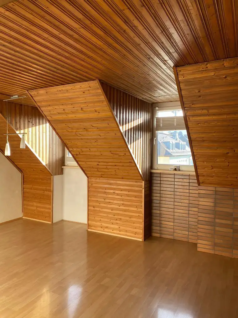Helle 3-Zimmer-Dachgeschosswohnung ohne Lift mit Gartennutzung
