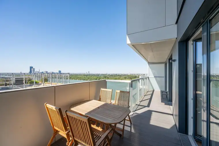 Marina Towers: Exklusive 3-Zimmer-Wohnung mit Donaublick im 12. Liftstock