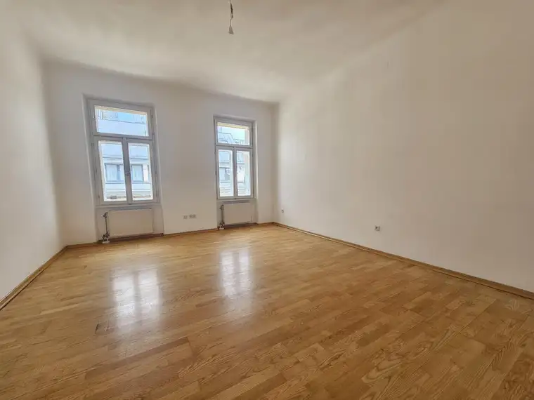Altbaucharme mit zeitloser Eleganz! NEU SANIERT!