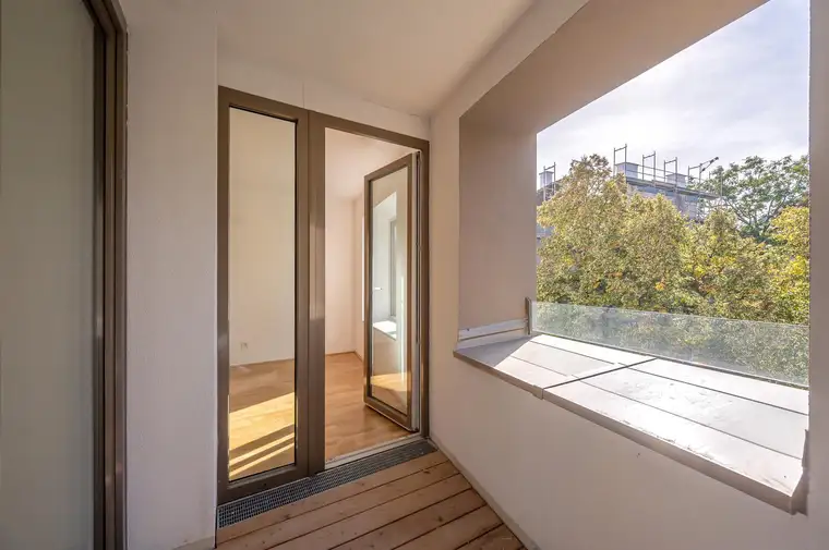 Stadtoase! 2-Zimmer mit westseitiger Loggia und Parkblick
