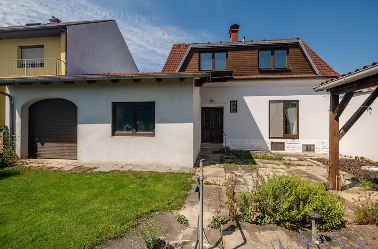 Gepflegtes Landhaus trifft idyllisches Grundstück - beste Lage!