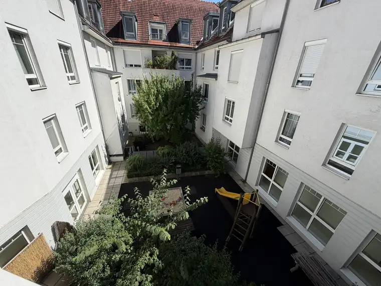 Ruhige 2 Zimmer Wohnung mit Loggia unweit des Bahnhofs!