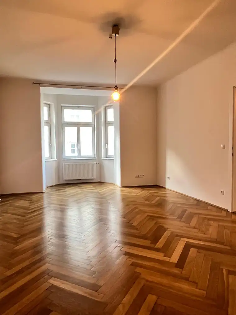 Frisch saniert - Zentrale und helle 2,5 Zimmer Wohnung in Mülln