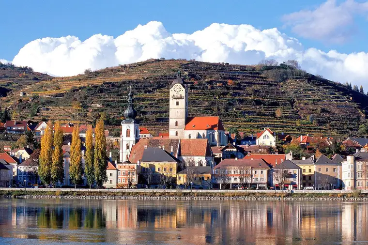 Wachau - Krems : Freizeitgarten in aussichtslage mit genehmigten hütte