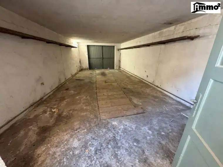 Große Garage mit Kfz-Montagegrube, Strom &amp; Wasser + Keller-Werkstatt
