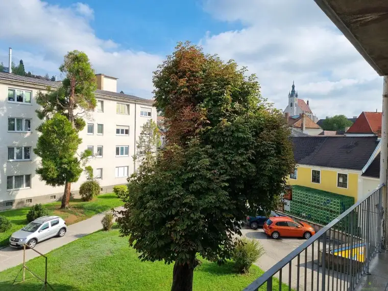 NUR NOCH FÜR KURZE ZEIT: 3 MONATE MIETFREI! Seltene Gelegenheit: Unbefristete 4-Zimmer-Wohnung mit Küche in zentraler Lage