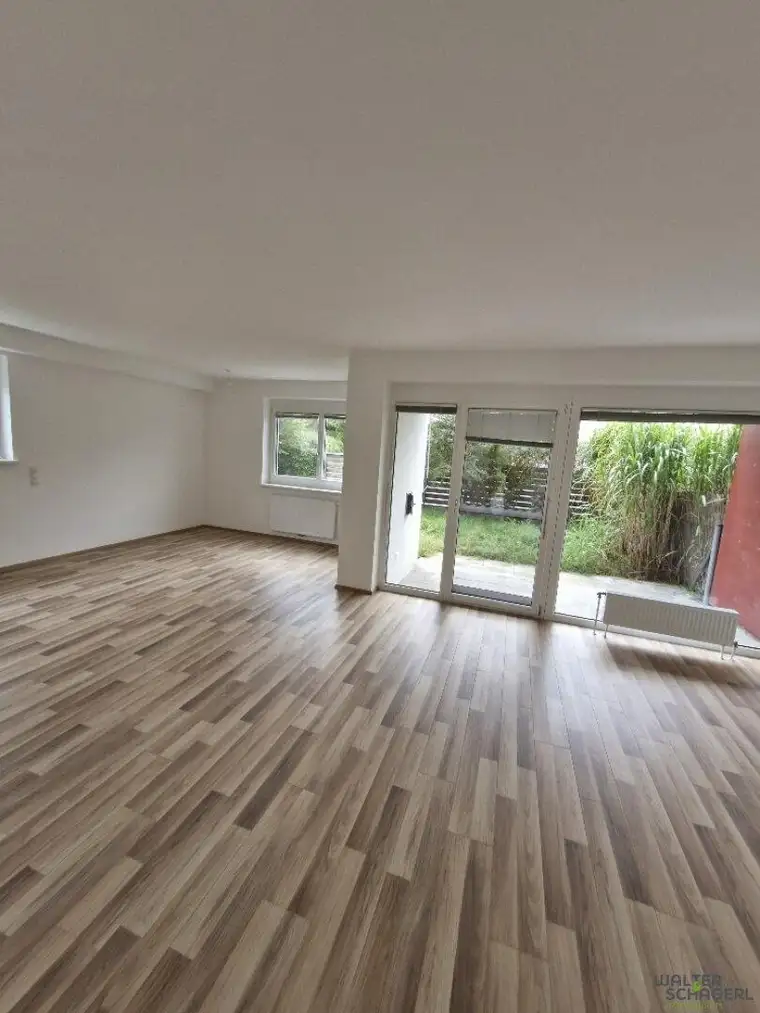 neu renovierte Genossenschaftswohnung 3 Zimmer + Loggia