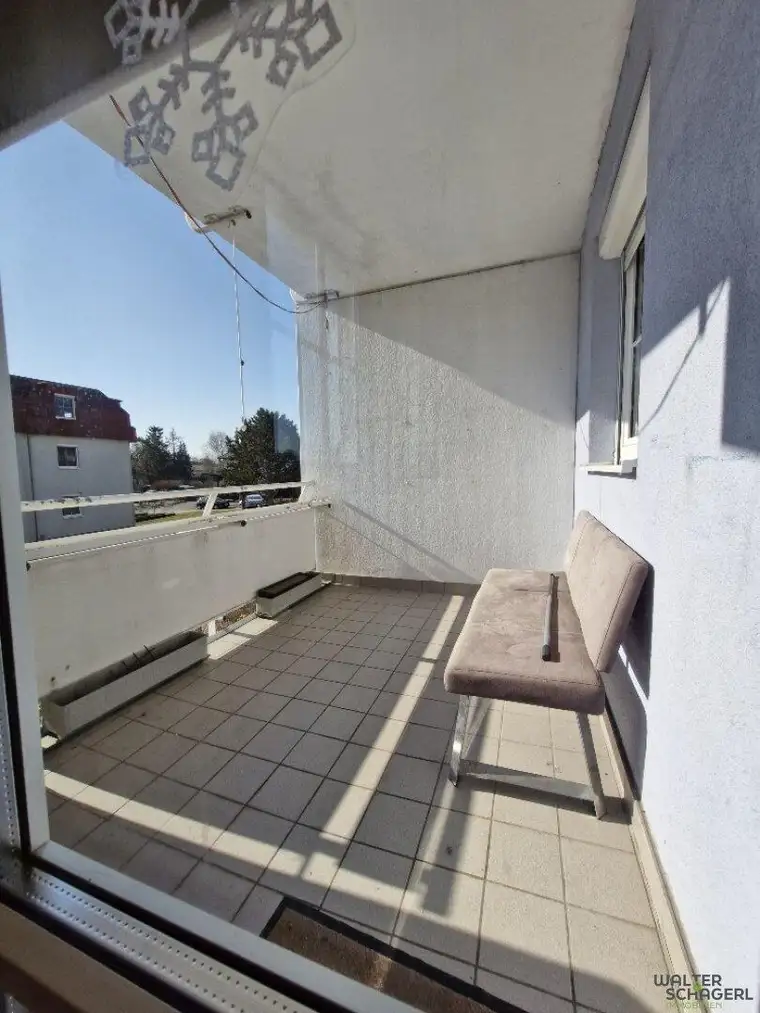 helle freundliche 3 Zimmer mit Loggia