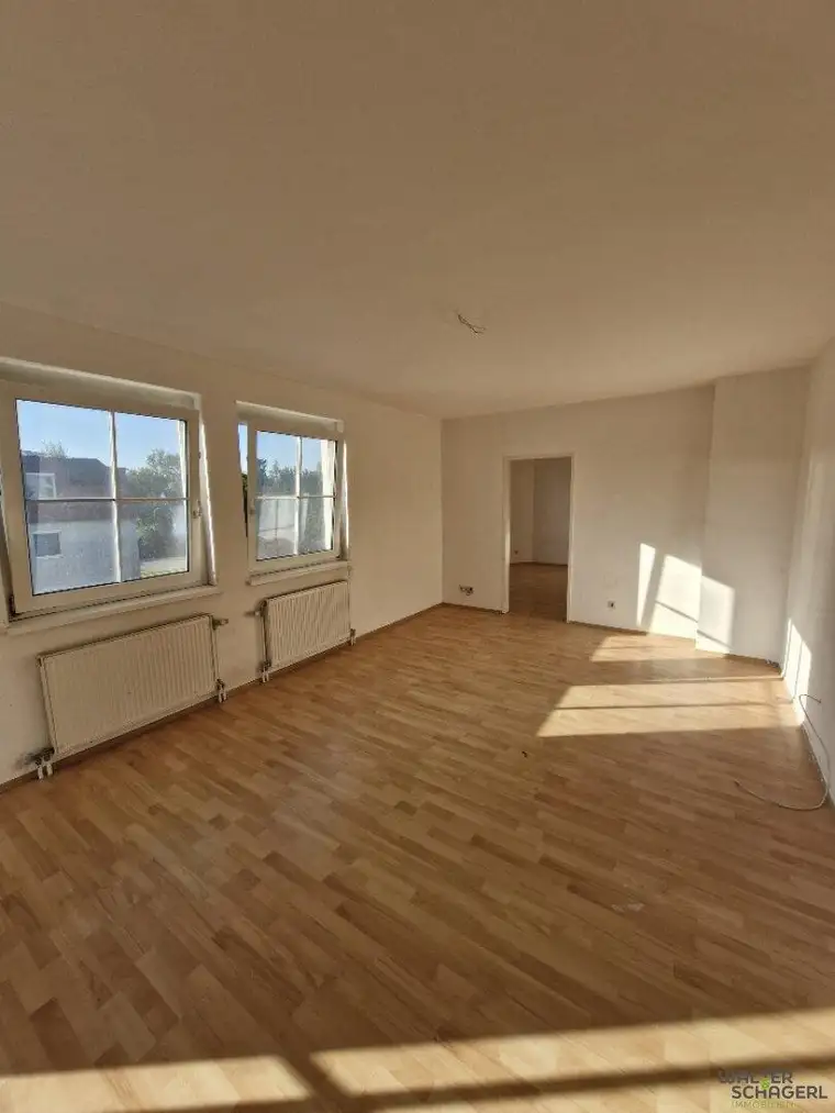 helle freundliche 3 Zimmer mit Loggia