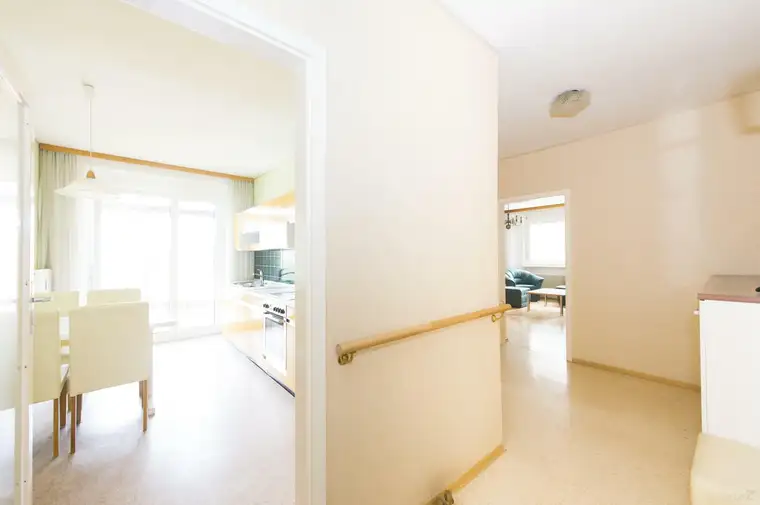 Charmante Wohnung mit Schlossbergblick – Retro-Flair in Toplage von Graz