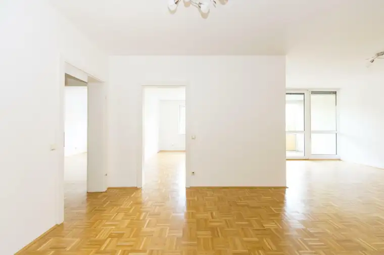Sehr schöne lichtdurchflutete WG oder Familienwohnung!