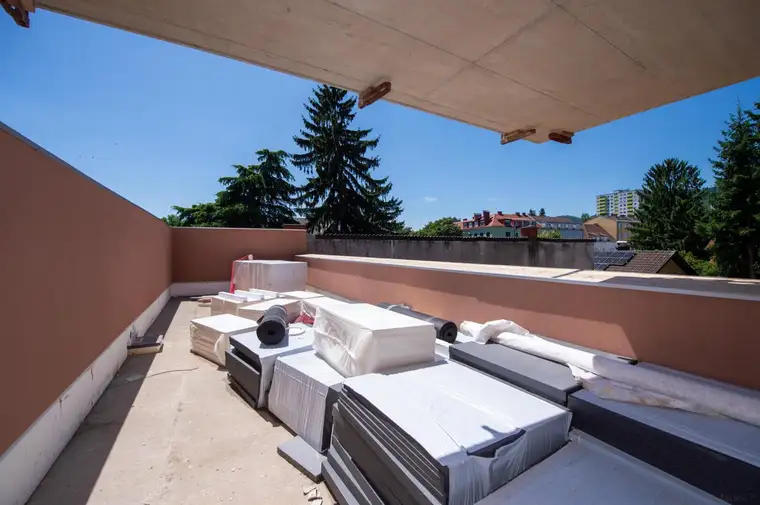 Terrassen-Traumwohnung! Jetzt schon für September sichern!