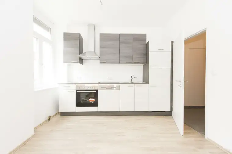 Helle, stilvolle Mietwohnung mit Balkon, verfügbar ab 01.10.2025!