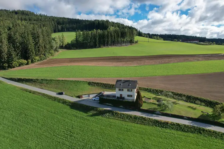 Großzügiges Wohnhaus in herrlicher Alleinlage – ein Paradies für Naturliebhaber!