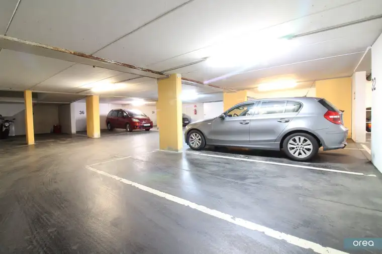 Tiefgaragenstellplätze in der Grundsteingasse 41
