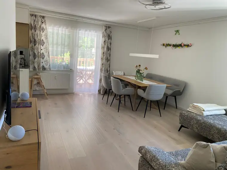 Top renovierte Wohnung in Ruhelage