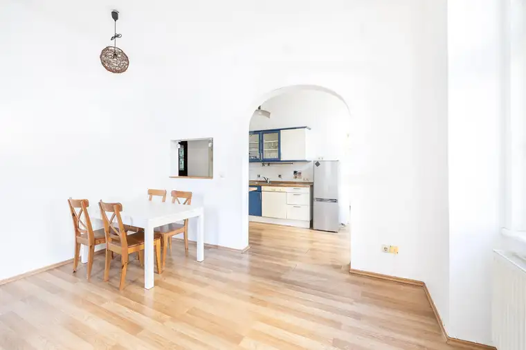 Helle 2-Zimmer Eckwohnung
