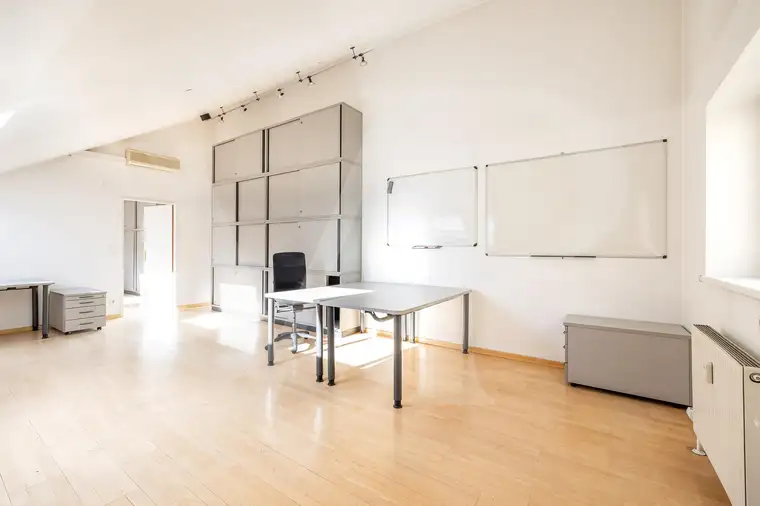 2 Zimmer DG-Büro mit Klimaanlage am Rudolfsplatz