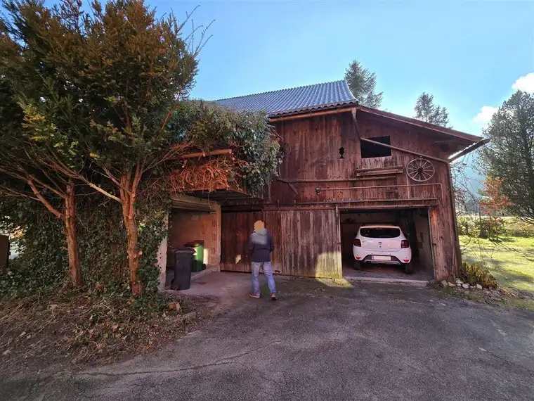 Grundstück mit Holzstadel - Garagen und Lagerplatz - direkt neben B98 - Feld am See