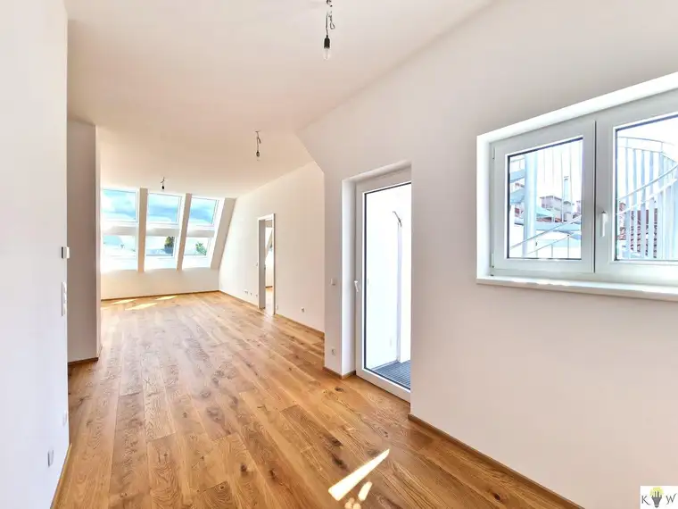 Exklusive helle Dachgeschoßwohnung mit Dachterrasse *Erstbezug* !