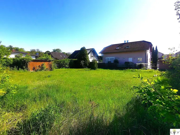 Sonniges Baugrundstück in Einfamilienhaus Siedlung