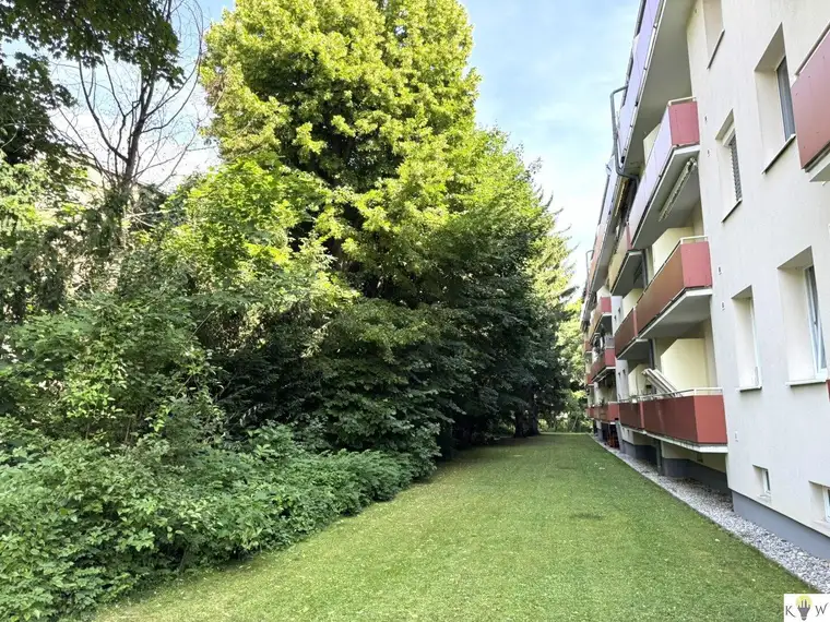 Kleine aber feine sanierte Wohnung mit Balkon!