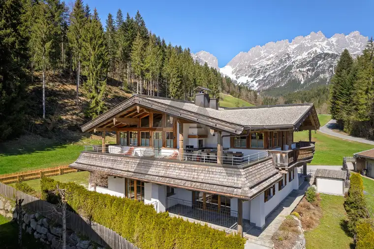 Idyllische Toplage: Exklusive Landhausvilla am Waldrand mit traumhaften Ausblick