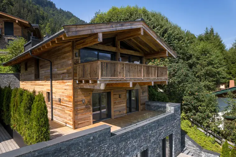 Neubau-Chalet in Hanglage – nur noch ein Chalet verfügbar