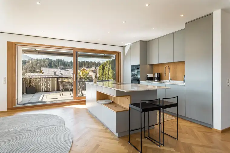 Miete: Exklusives Wohnen in modernem Ambiente – Teilmöblierte 3-Zimmer-Wohnung mit Sonnenbalkon