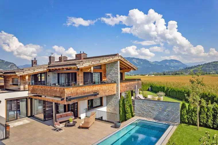 Alpiner Stil &amp; höchster Komfort: Chalet mit traumhaftem Bergblick &amp; Pool