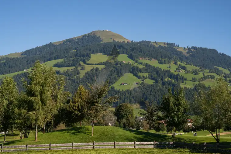 Freizeitwohnsitz: Grundstück mit Baubewilligung in idyllischer Naturlage mit Bergblick