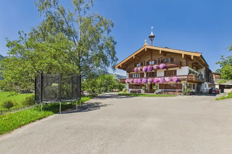 Miete: Dachgeschoss Wohnung am Bauernhof in Bestlage in Kitzbühel