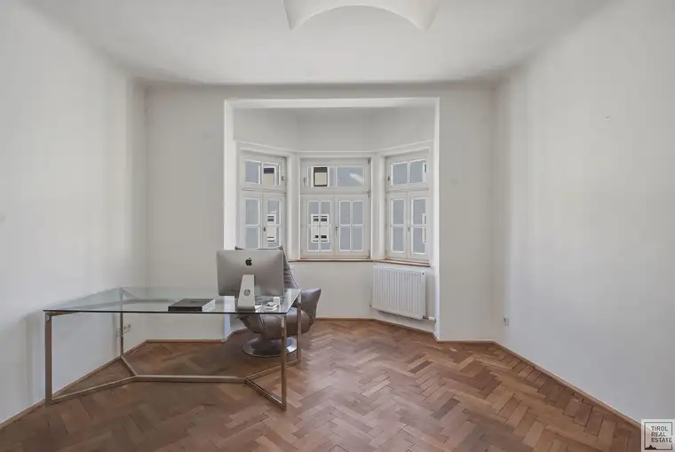 Zeitlose Eleganz trifft auf urbanes Altbauflair2-Zimmer-Altbauwohnung mit Balkon