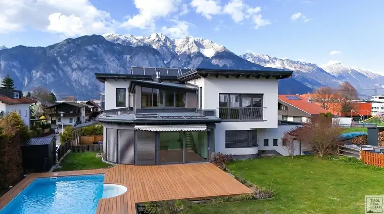 Exklusives Einfamilienhaus mit Einliegerwohnung, beheiztem Pool &amp; herausragendem Energiekonzept