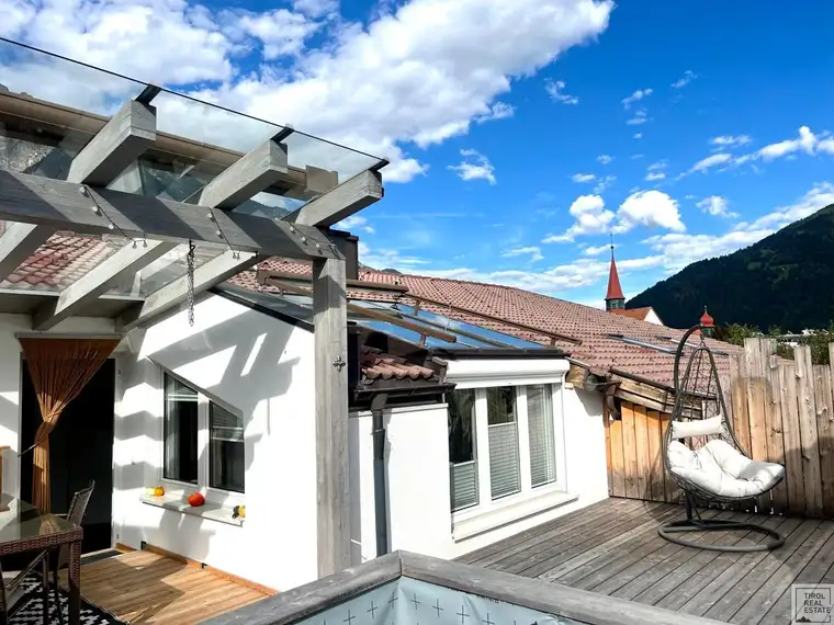Außergewöhnliche Dachgeschosswohnung mit atemberaubender Terrasse in Landeck/Perjen
