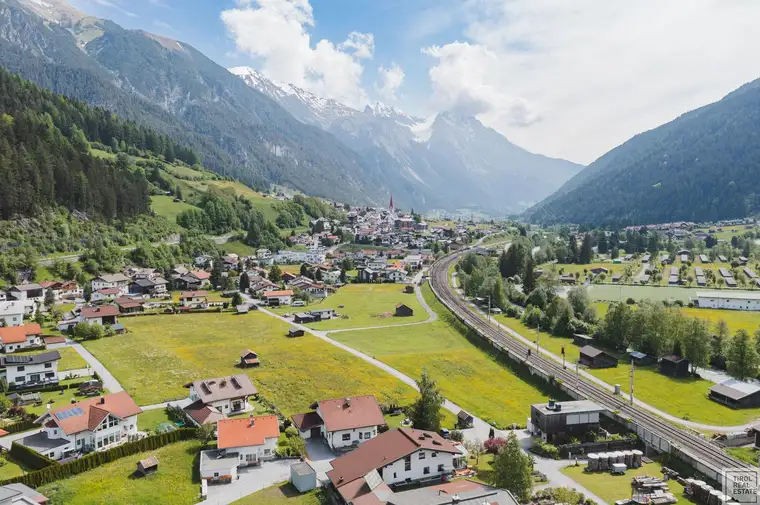 Arlberg-Fans aufgepasst - Schöner Baugrund in Pettneu