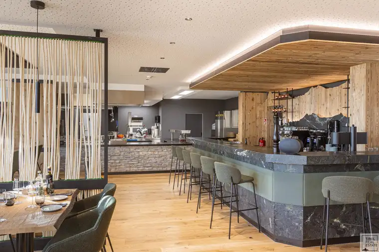 Stil trifft Kulinarik – Exklusives Restaurant mit Sonnenterrasse &amp; Profi-Küche in Bestlage