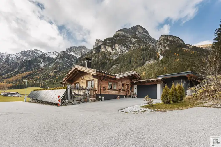 Ihr Rückzugsort in den Alpen – exklusives Chalet in sonniger Lage und mit atemberaubendem Panorama