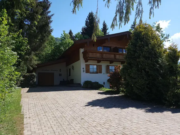 Repräsentative Villa in Traumlage im Tiroler Kaiserwinkl - Ideal als großzügiges Familiendomizil mit 2 Ferienwohnungen