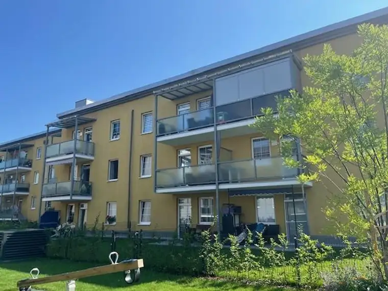 Sonnige, generalsanierte 2 Zimmerwohnung mit Dachterrasse!