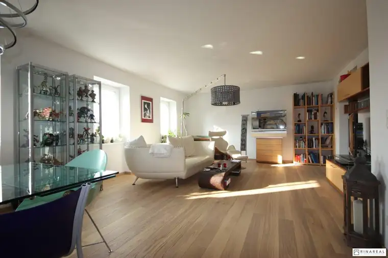 Stadthausflair in Perchtoldsdorf mit Burgblick | Exklusive Maisonettewohnung mit Terrasse &amp; Eigengarten | 3 Zimmer | ca. 115 m² | Schremsgasse