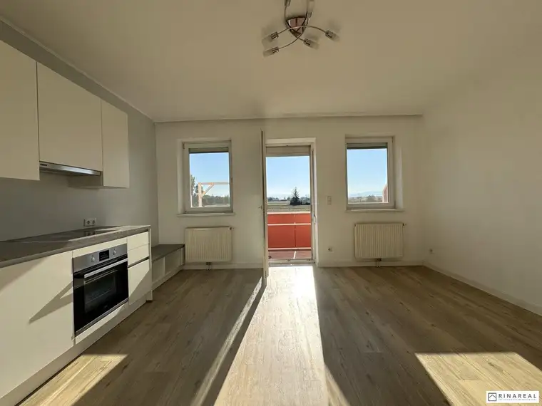 WOHNEN MIT FERNBLICK | Helle 2-Zimmer-Wohnung mit Südwestbalkon &amp; Parkplatz | Zweitbezug nach Sanierung | Seuttergasse, Eggendorf