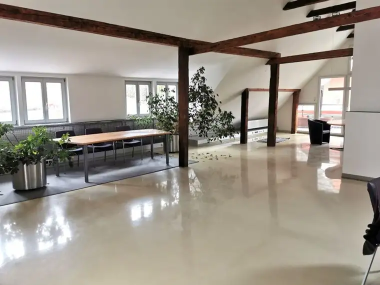 * * Besondere Büroräumlichkeiten (Tonstudio, Büro, Praxis etc.) in Gratwein-Strassengel mit eigenen Parkplätzen! * *