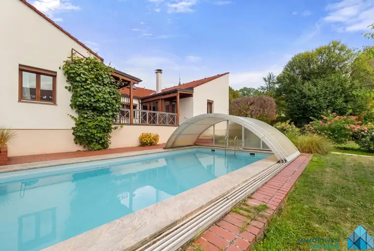 Außergewöhnliche Villa im mediterranen Stil mit Pool im Herz-Jesu-Viertel!