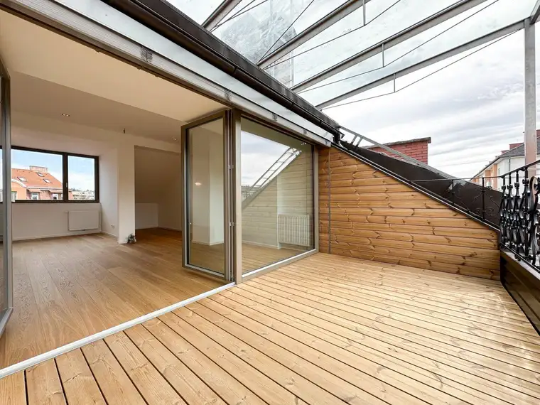 SCHLOSSBERGBLICK - Beeindruckendes Penthouse mit hochwertiger Ausstattung in ruhiger und zentraler Wohnlage