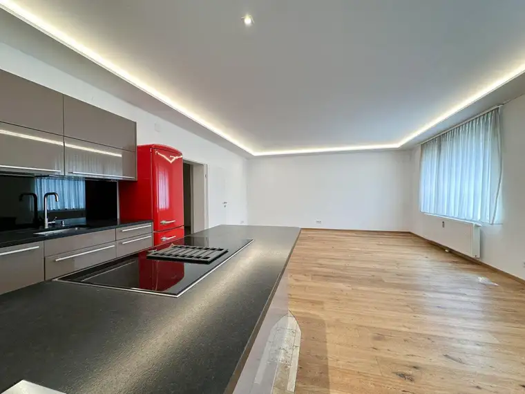 Zentral, saniert &amp; leistbar - helle 3-Zimmer-Wohnung mit Innenhofbalkon im Herzen von Lend